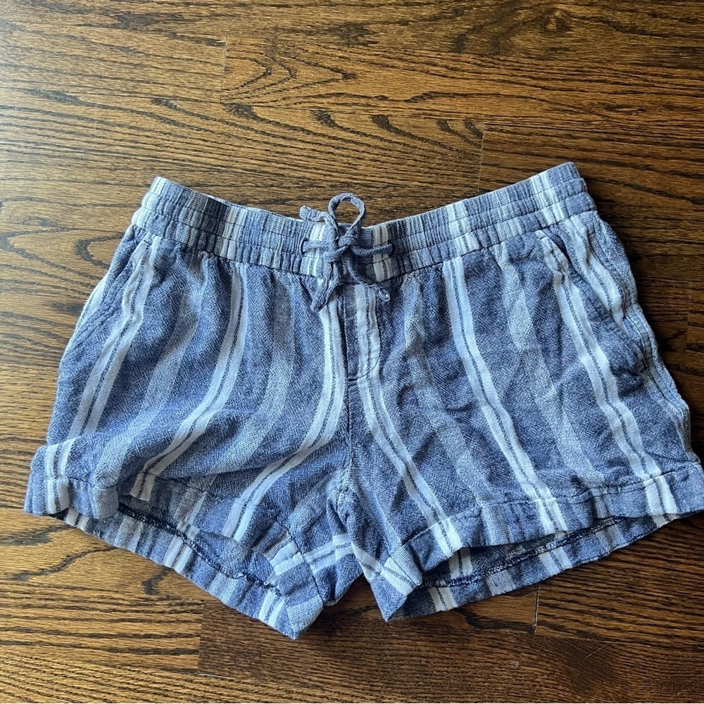 🍭6/$30 Old Navy Striped Casual Women’s Shorts - M